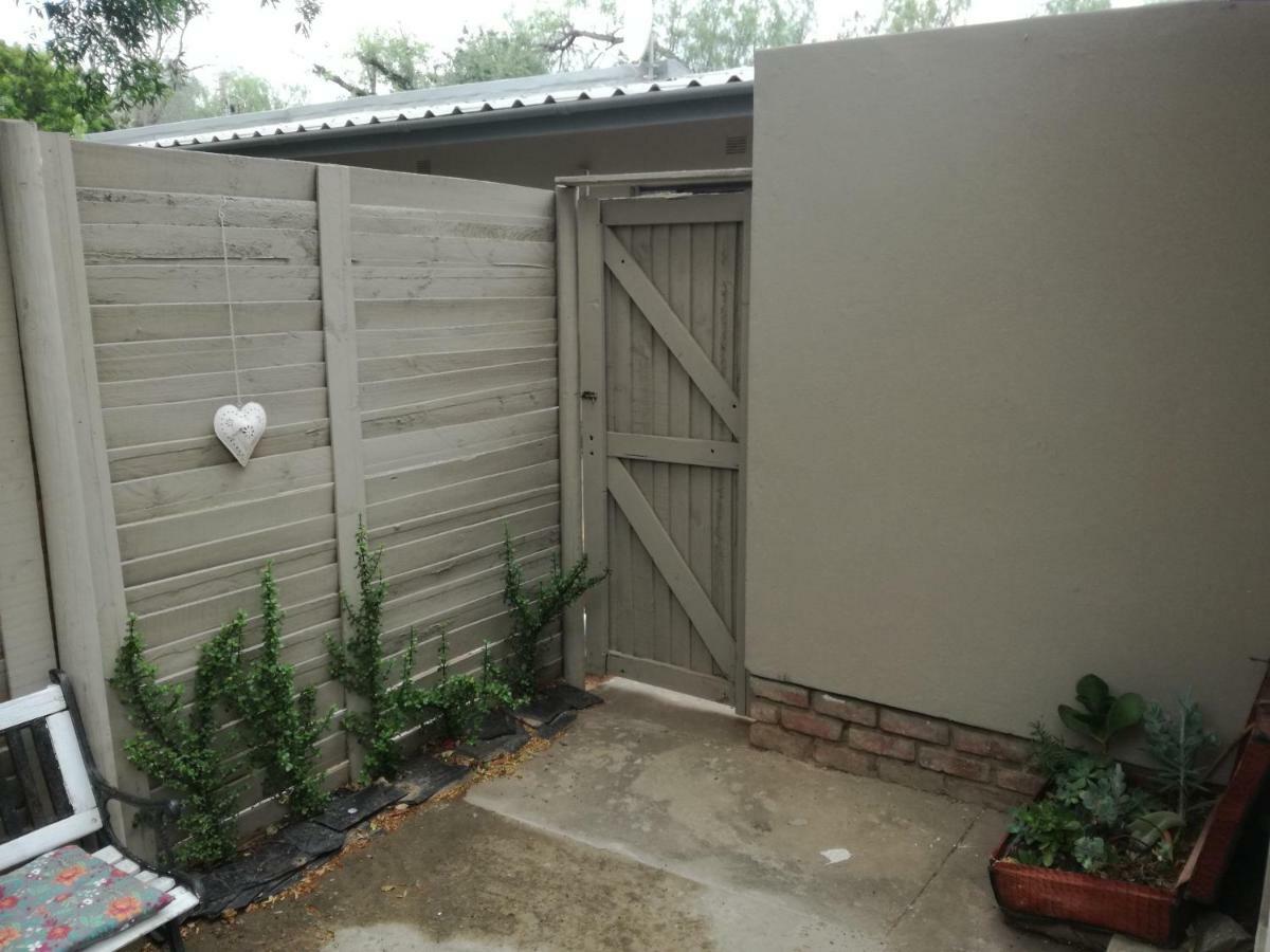 Stonehenge Cottage Oudtshoorn Exterior foto
